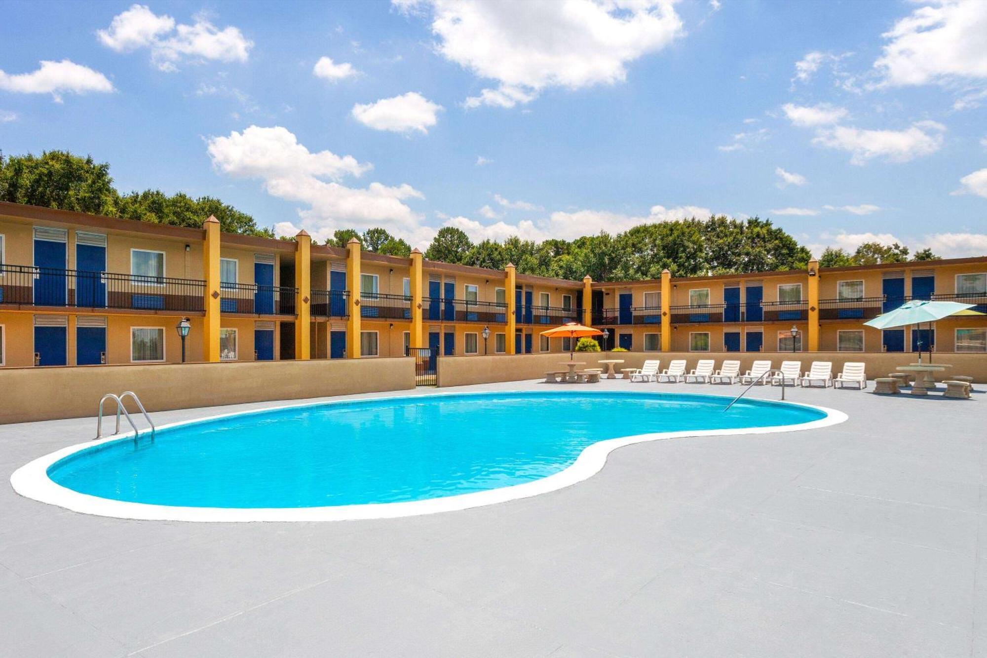 Days Inn By Wyndham Shelby Exterior photo