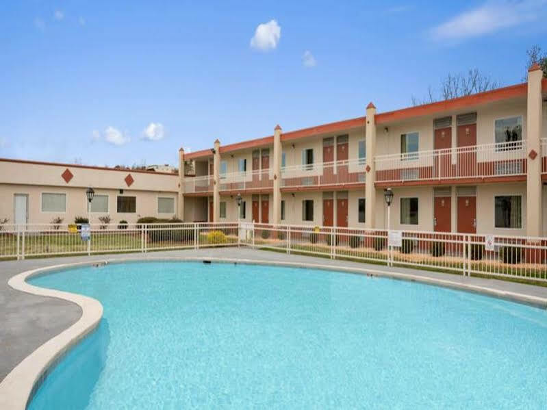 Days Inn By Wyndham Shelby Exterior photo